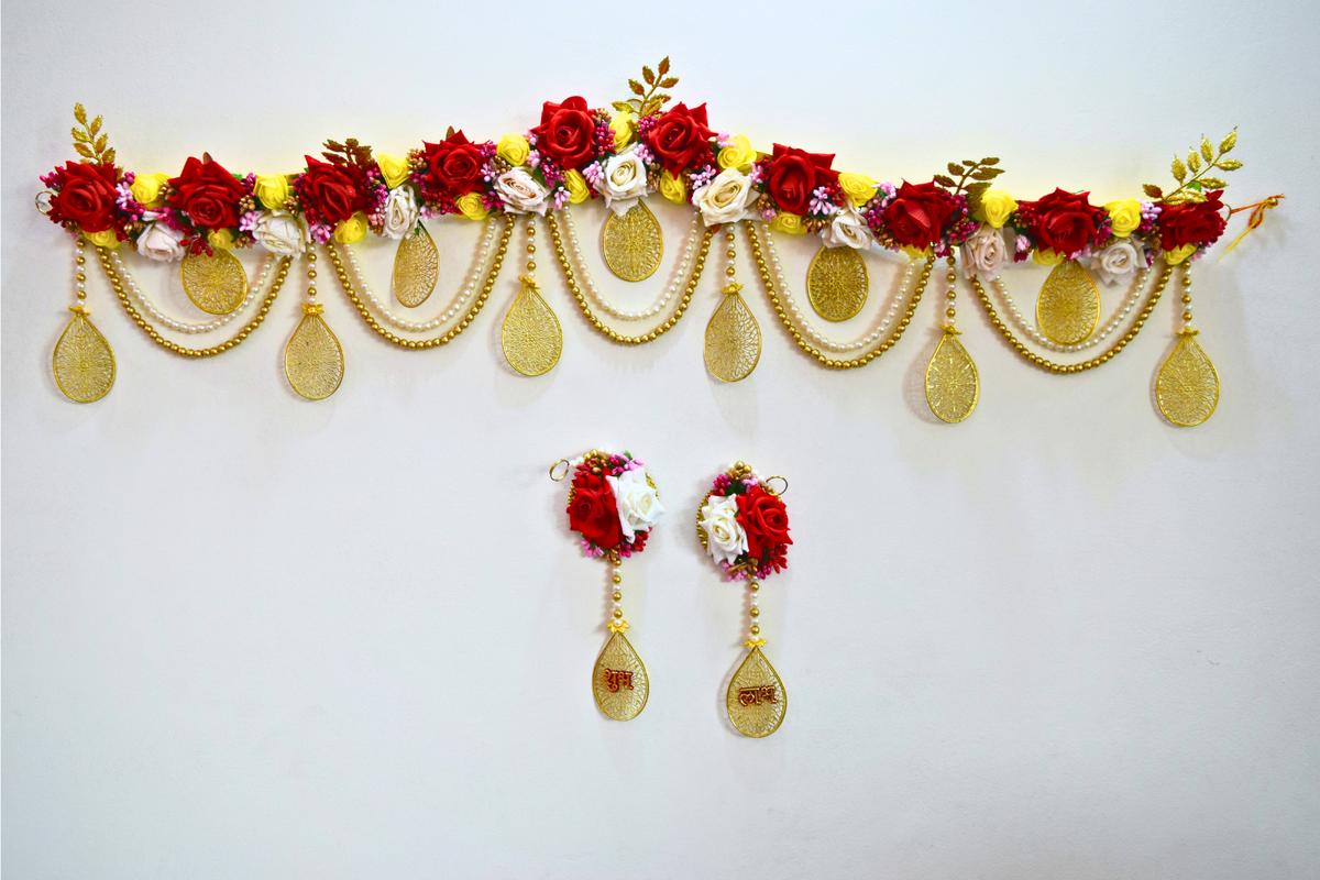 Red rose toran with centre hanging